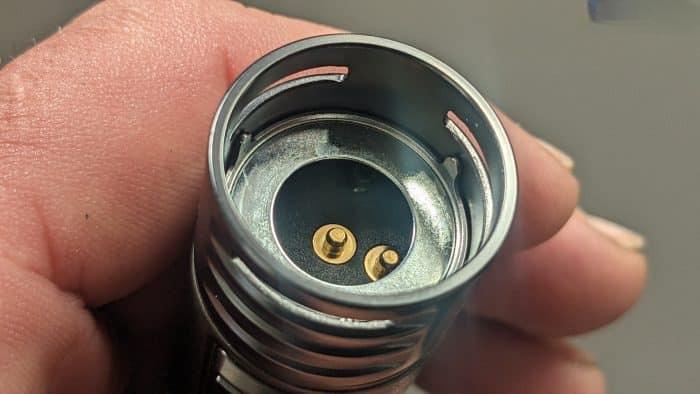 Inside-the-battery-section-of-the-Voopoo-Drag-H40-pod-kit-Photoroom - Cigarettes electroniques, e-liquides, vape Casablanca Maroc